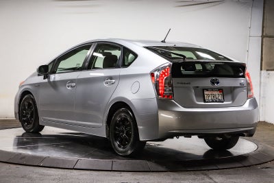 Toyota Prius Two 2015