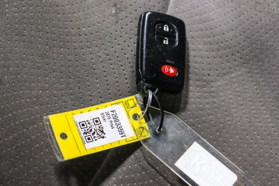 Toyota Prius Two 2015
