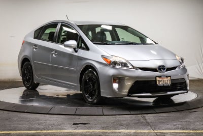 Toyota Prius Two 2015