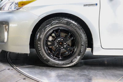 Toyota Prius Two 2015