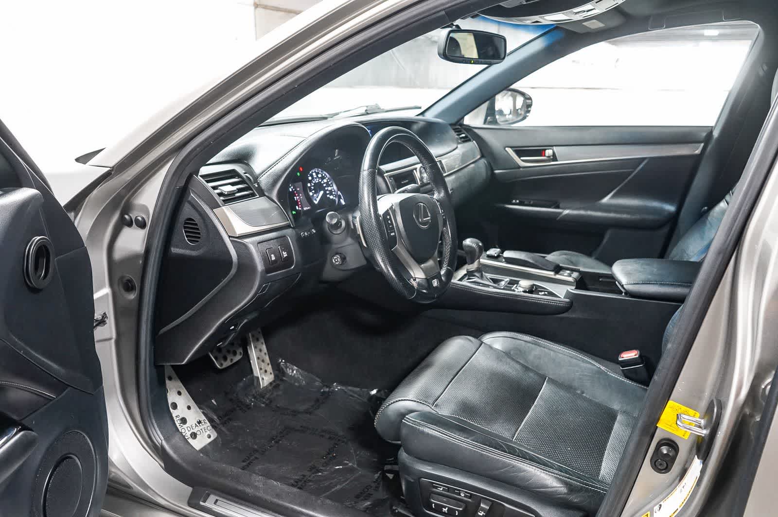 Lexus GS 350 de 2015, 4 puertas, berlina, tracción trasera