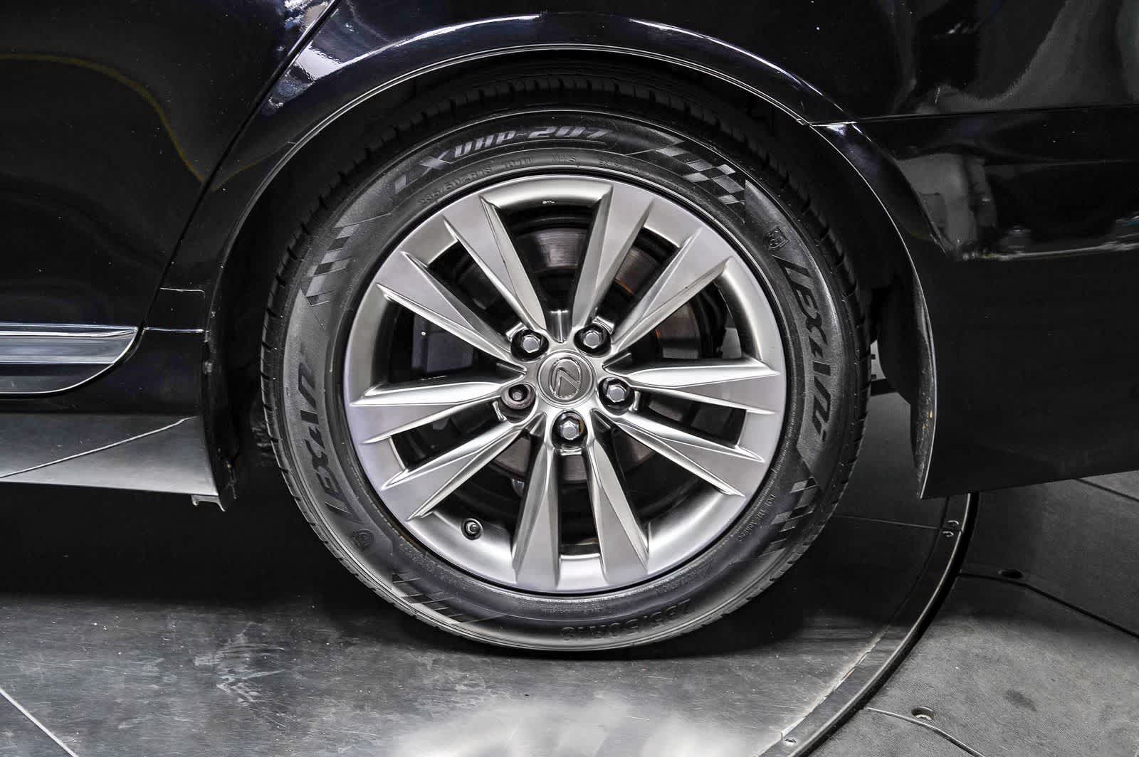 Lexus LS 460 de 2016, 4 puertas, berlina, tracción trasera