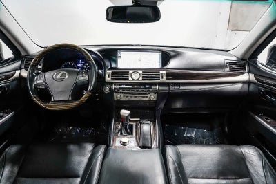 Lexus LS 460 de 2016, 4 puertas, berlina, tracción trasera