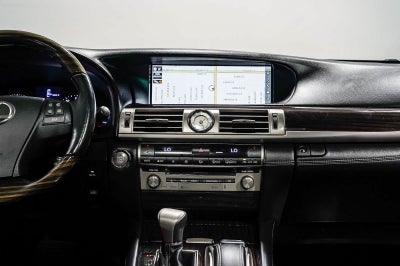 Lexus LS 460 de 2016, 4 puertas, berlina, tracción trasera