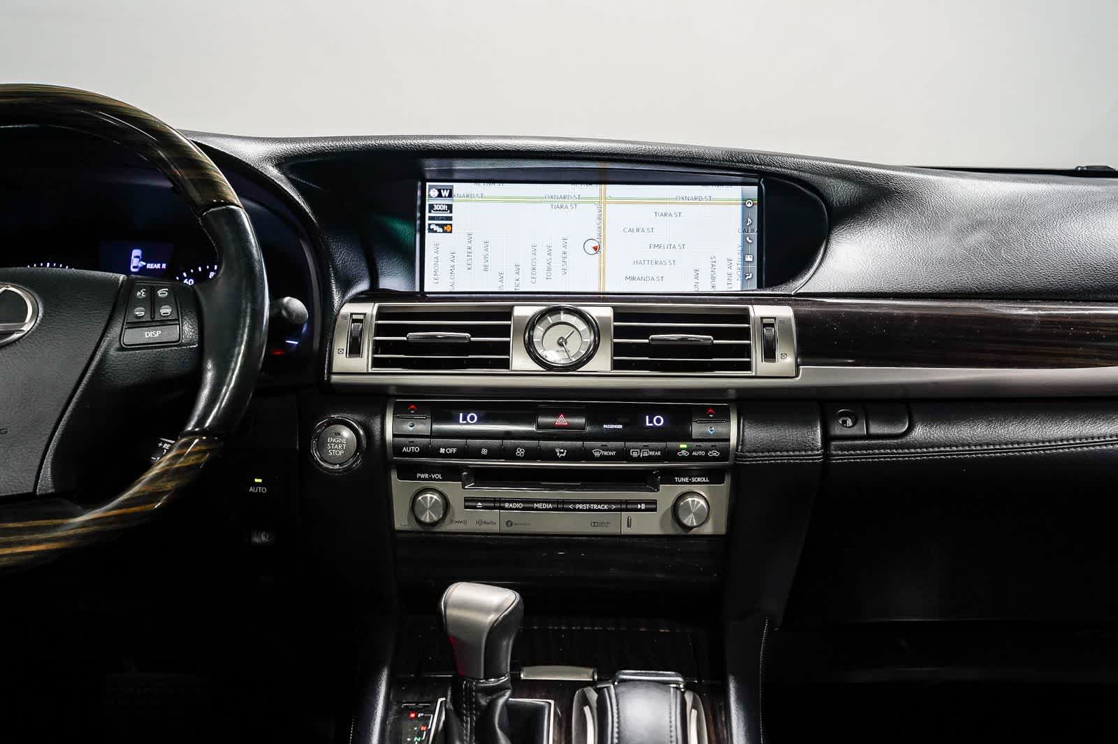Lexus LS 460 de 2016, 4 puertas, berlina, tracción trasera