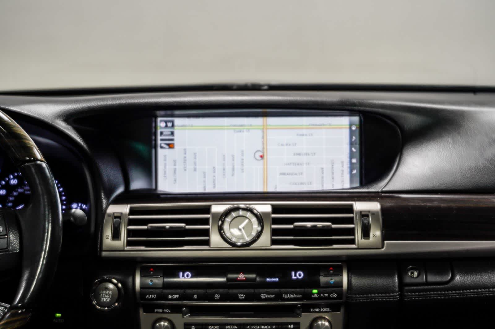 Lexus LS 460 de 2016, 4 puertas, berlina, tracción trasera