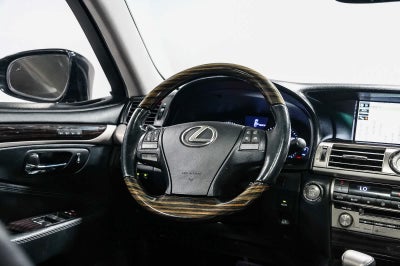 Lexus LS 460 de 2016, 4 puertas, berlina, tracción trasera