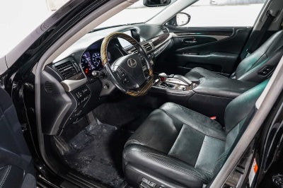 Lexus LS 460 de 2016, 4 puertas, berlina, tracción trasera