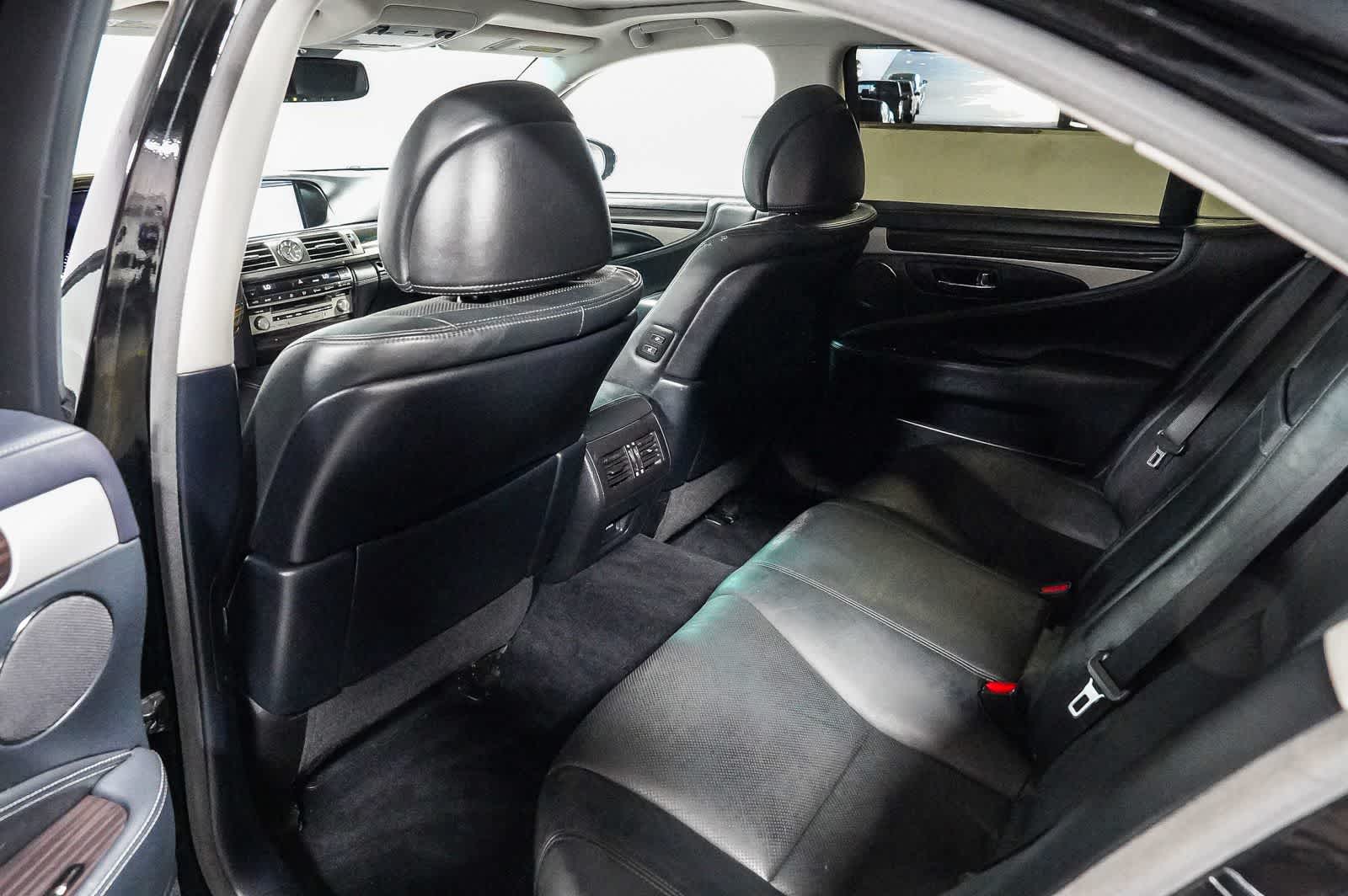 Lexus LS 460 de 2016, 4 puertas, berlina, tracción trasera