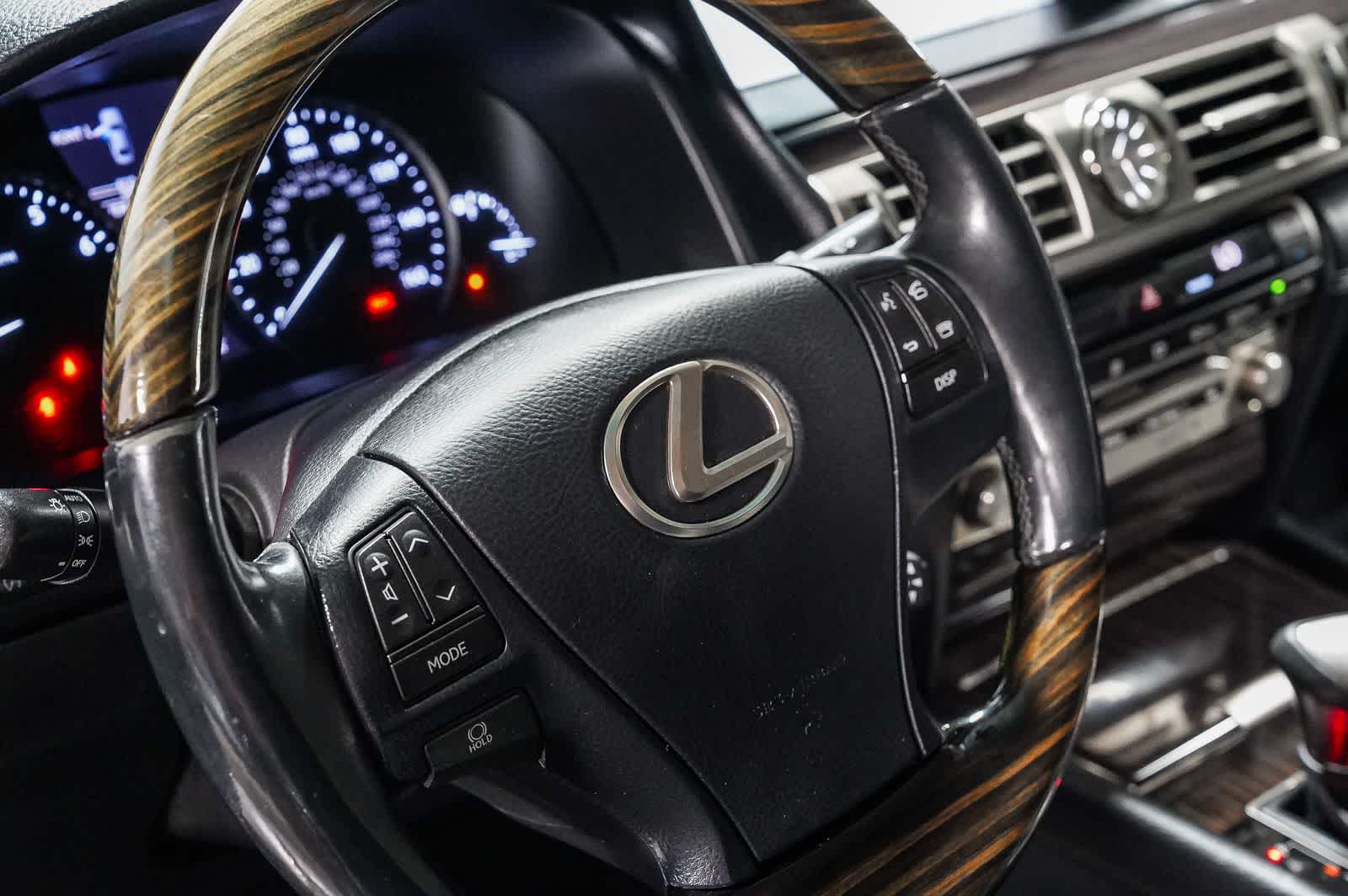 Lexus LS 460 de 2016, 4 puertas, berlina, tracción trasera