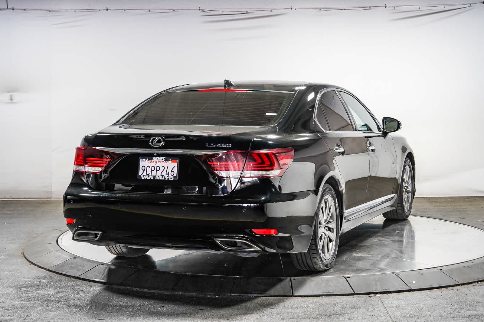 Lexus LS 460 de 2016, 4 puertas, berlina, tracción trasera