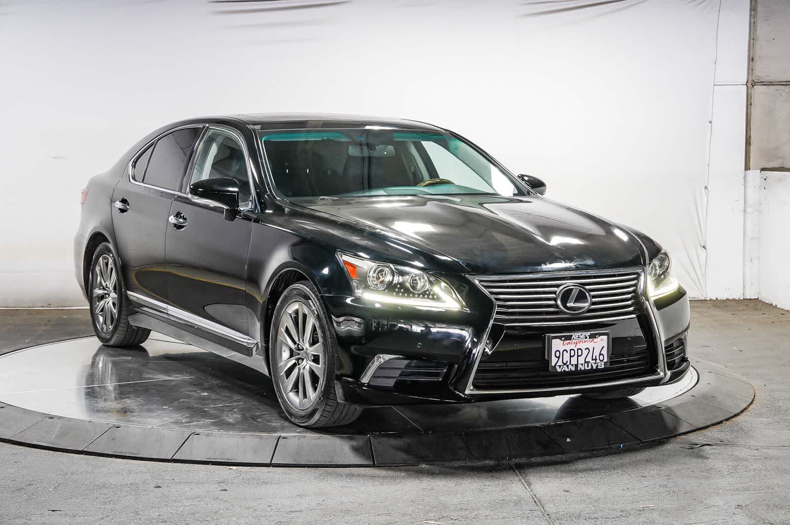 Lexus LS 460 de 2016, 4 puertas, berlina, tracción trasera