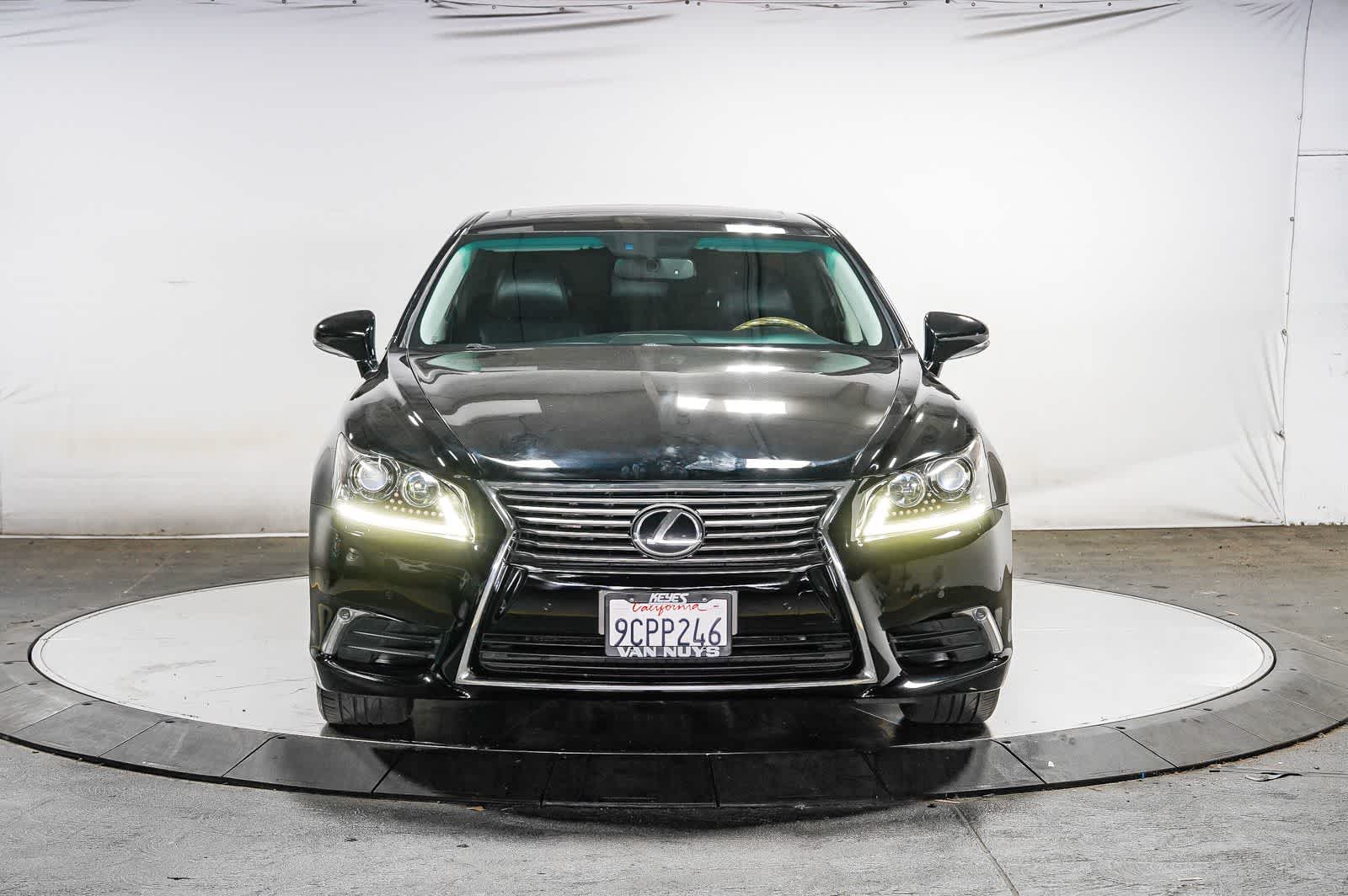 Lexus LS 460 de 2016, 4 puertas, berlina, tracción trasera