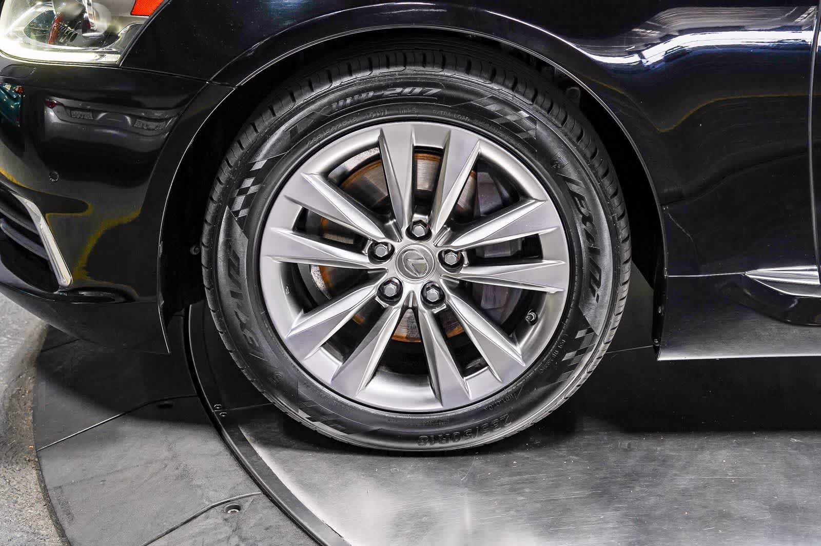 Lexus LS 460 de 2016, 4 puertas, berlina, tracción trasera