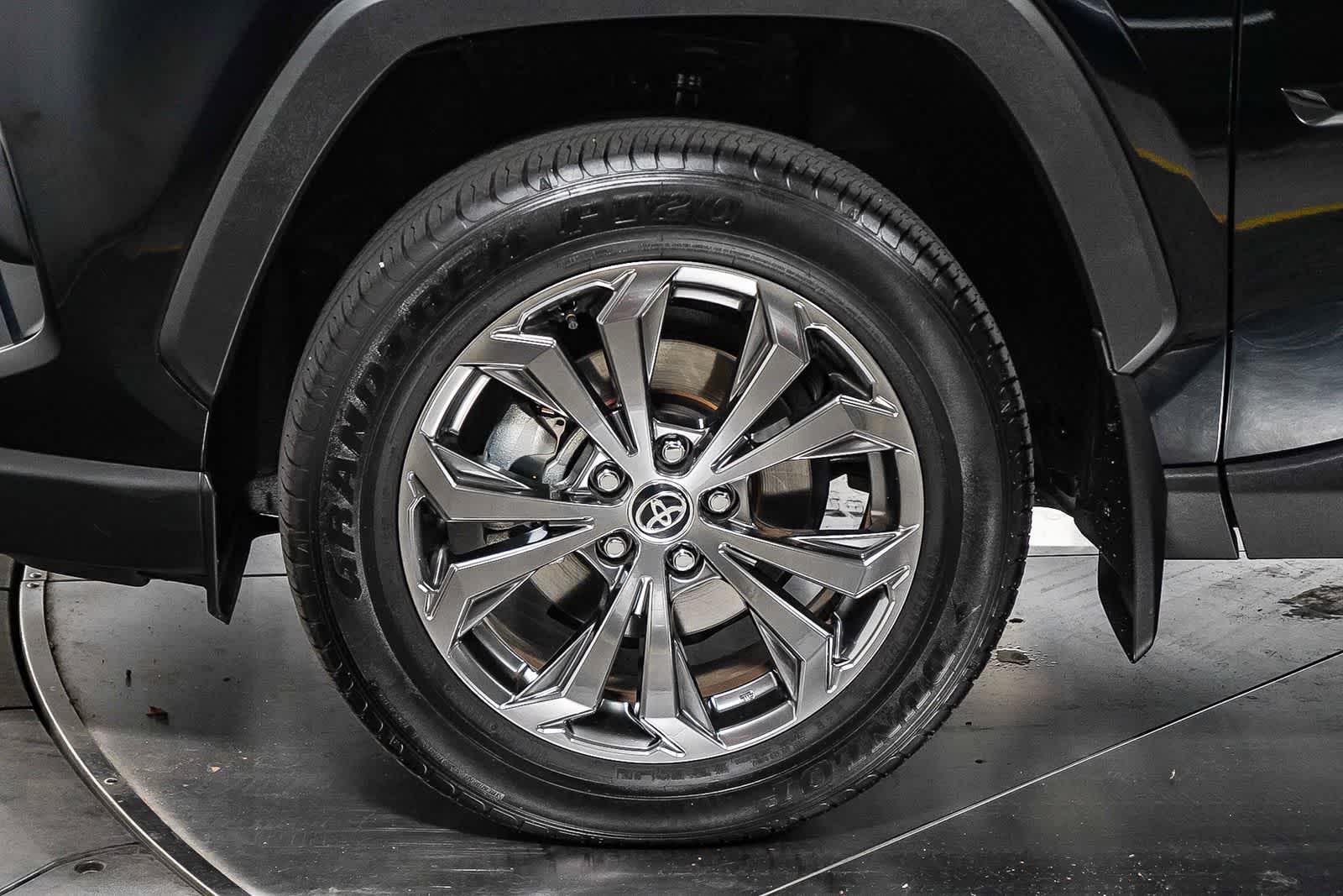 Toyota RAV4 Hybrid XLE Premium 2024