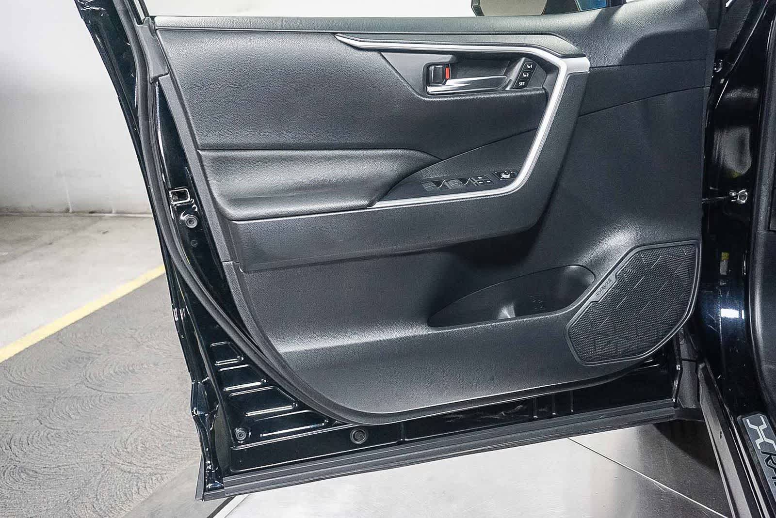 Toyota RAV4 Hybrid XLE Premium 2025