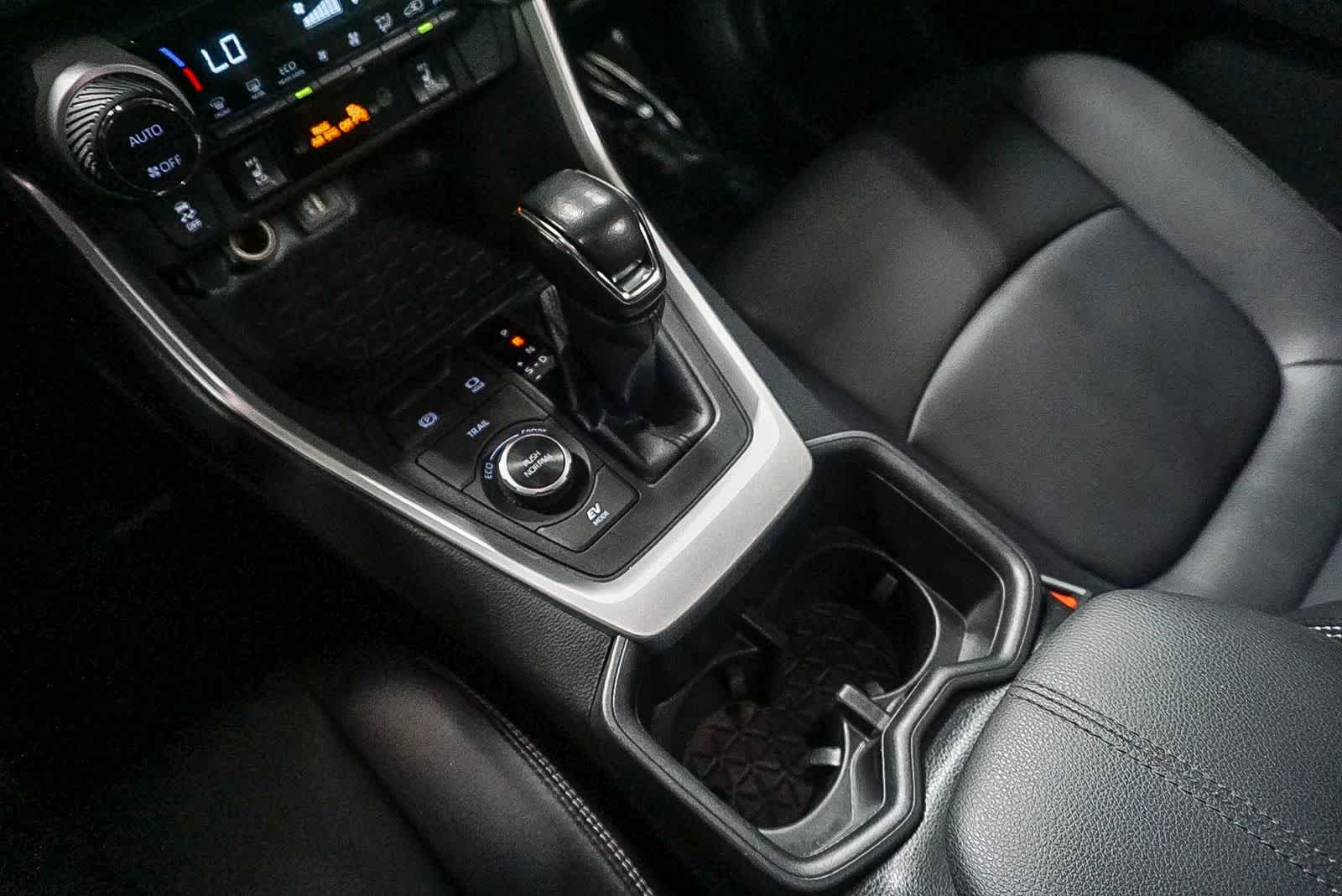 Toyota RAV4 Hybrid XLE Premium 2025