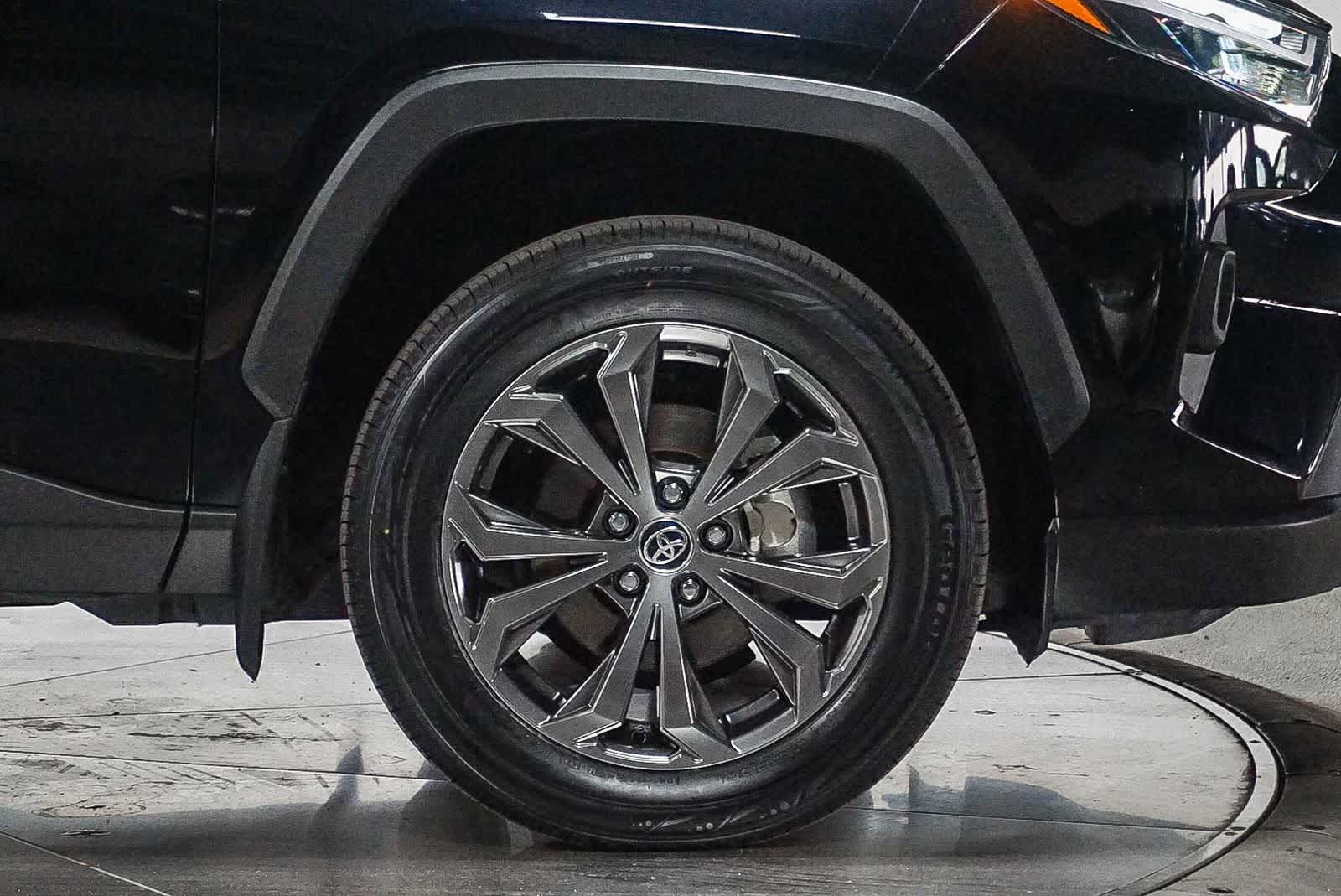 Toyota RAV4 Hybrid XLE Premium 2025