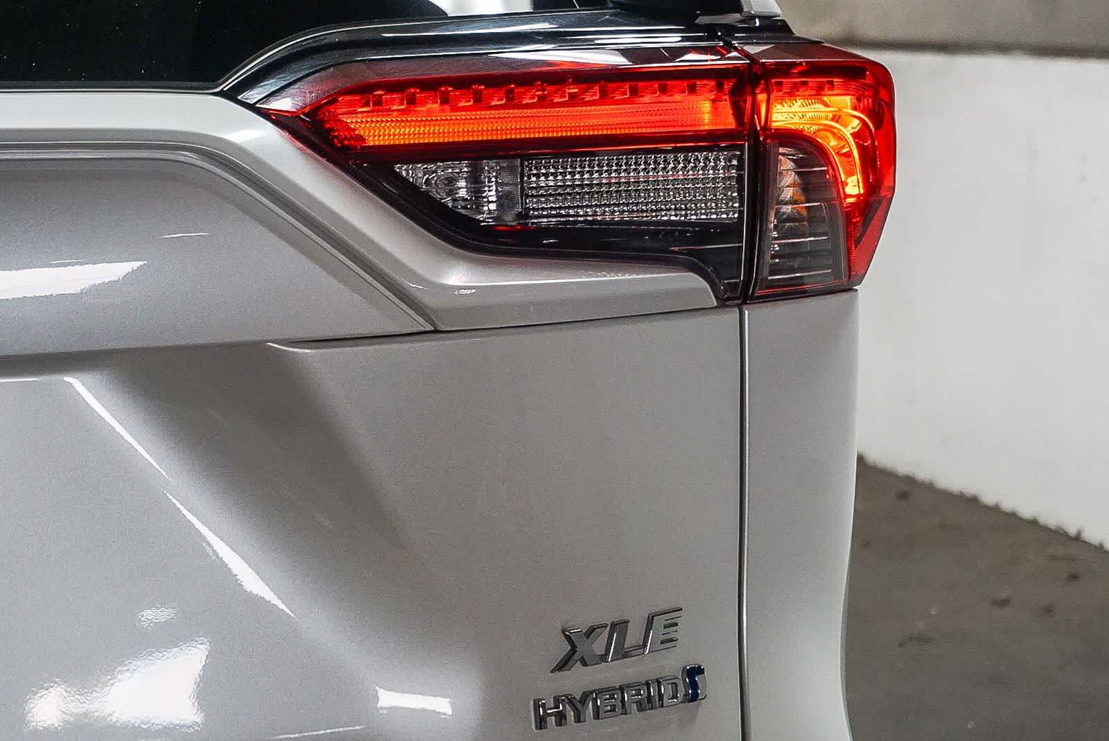 Toyota RAV4 Hybrid XLE Premium 2024