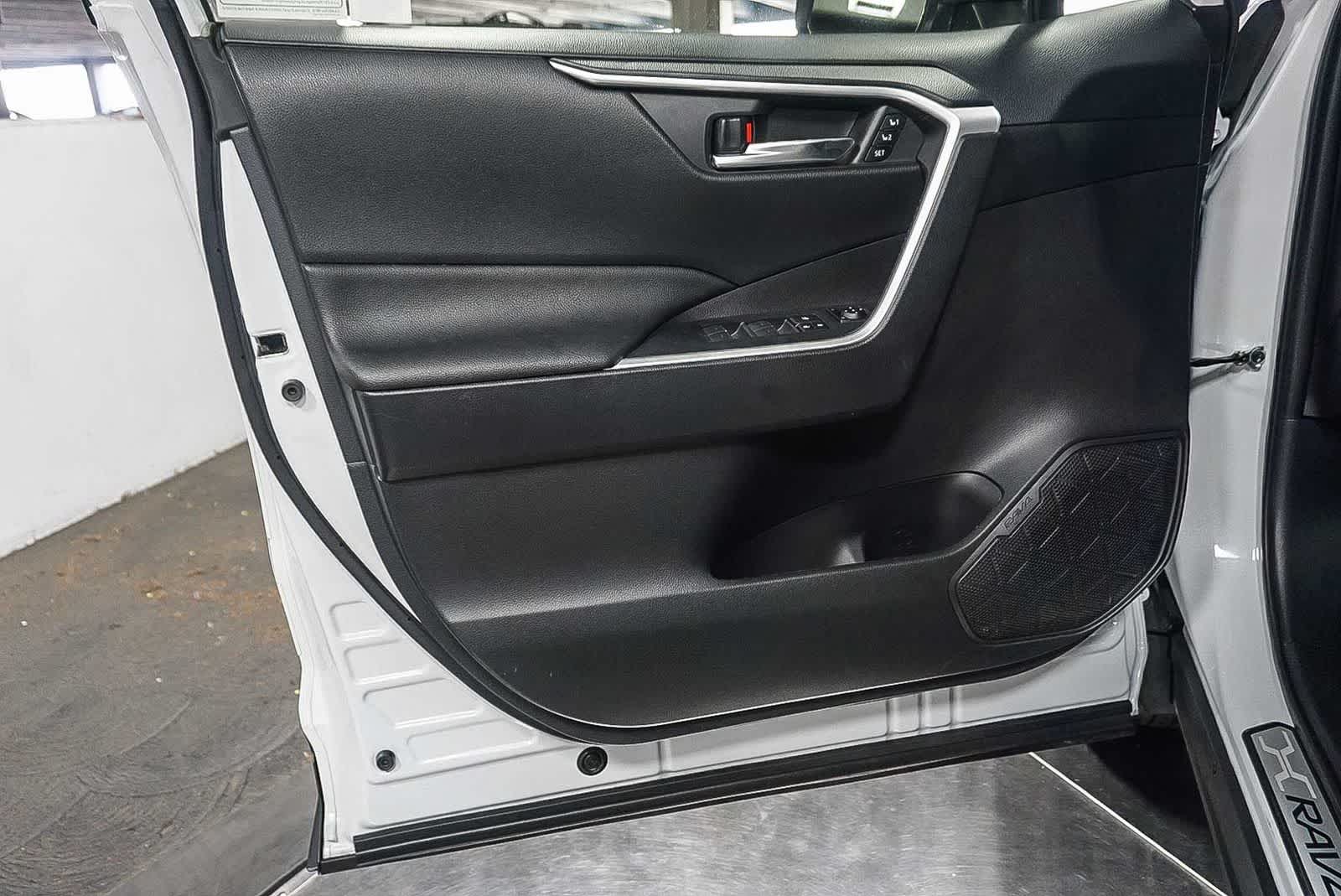 Toyota RAV4 Hybrid XLE Premium 2024
