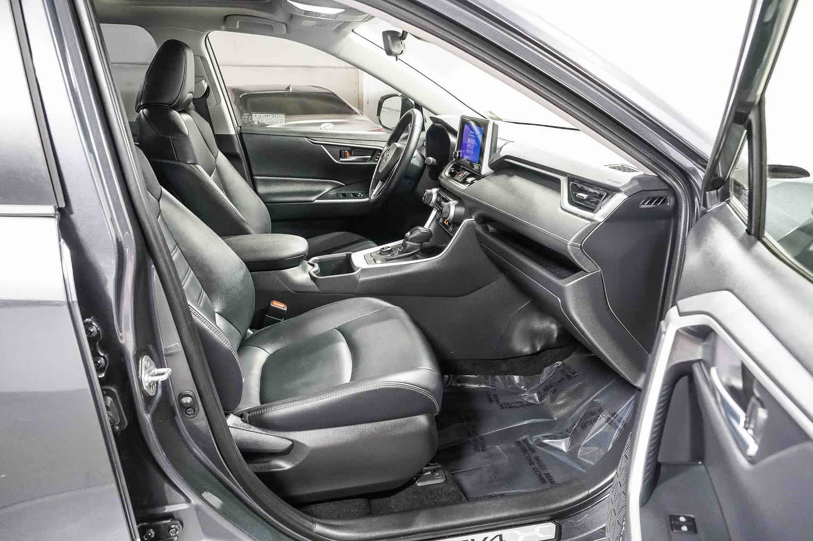 Toyota RAV4 Hybrid XLE Premium 2025