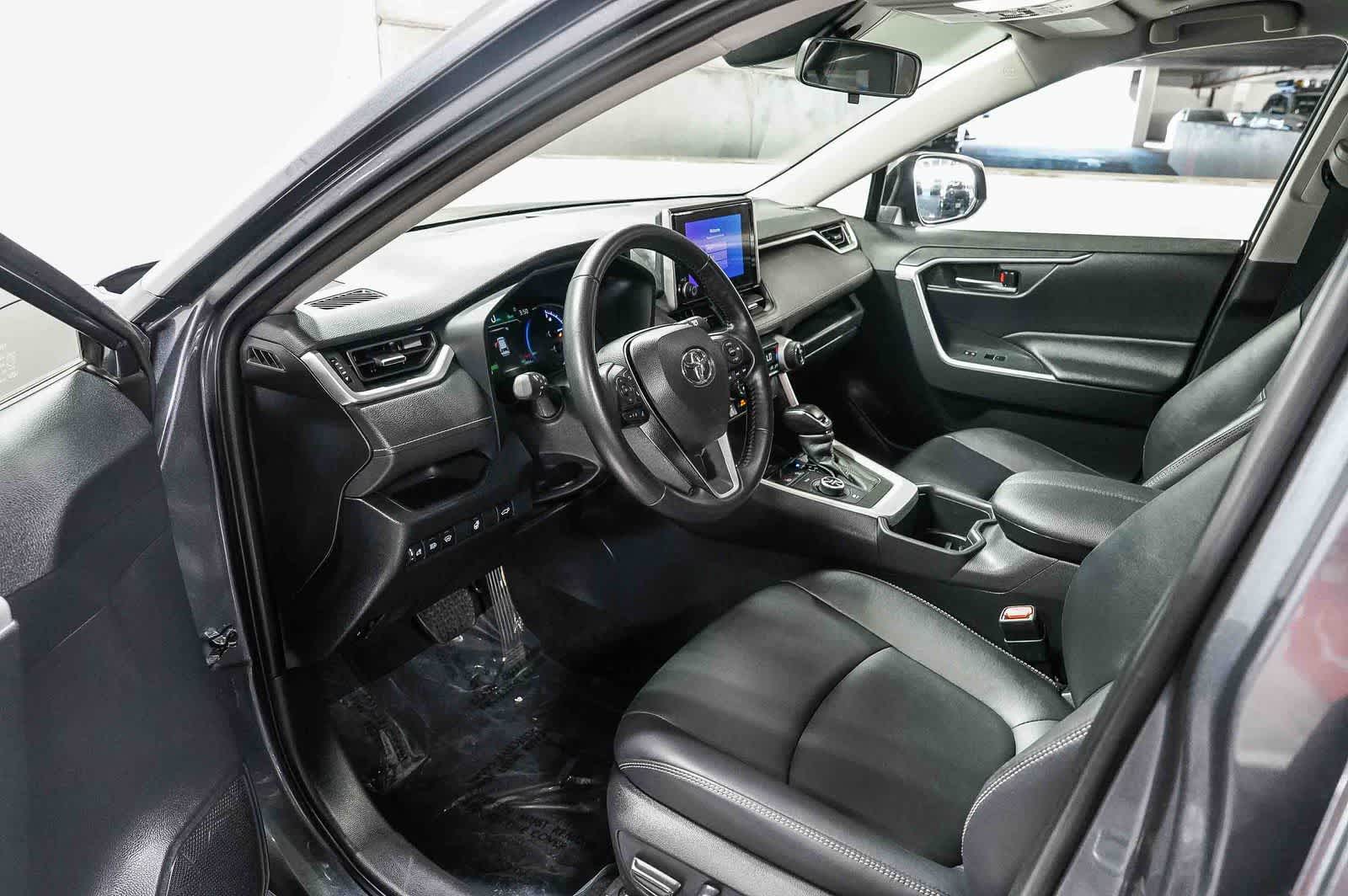 Toyota RAV4 Hybrid XLE Premium 2025