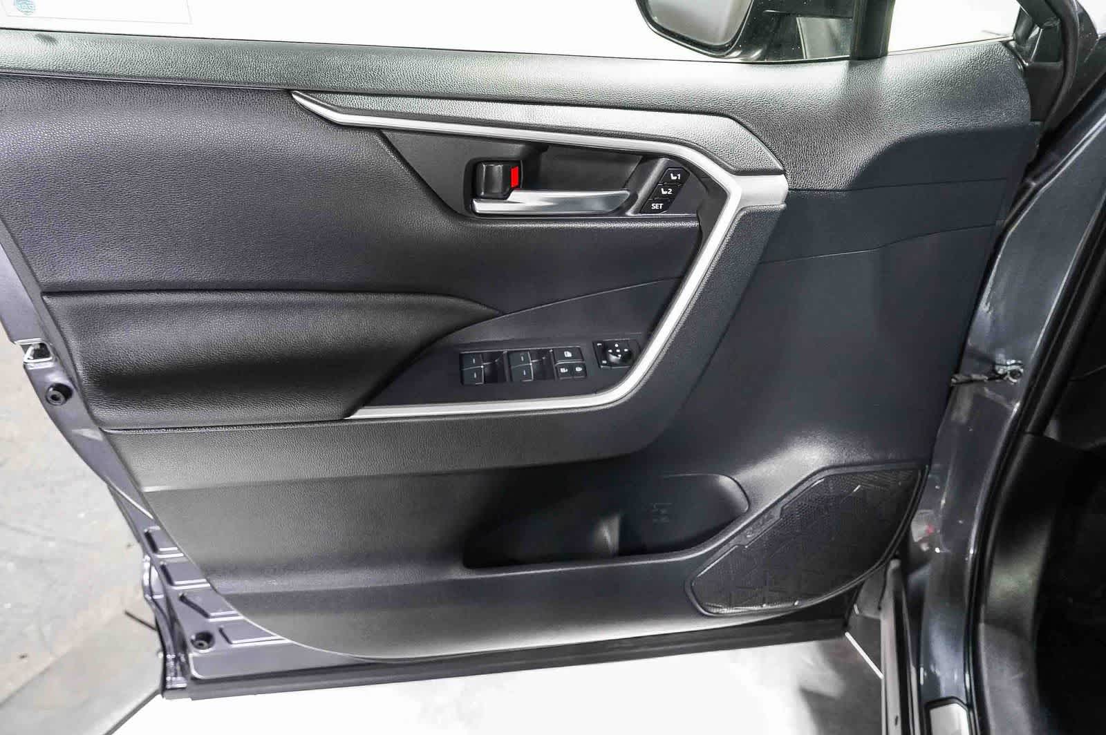 Toyota RAV4 Hybrid XLE Premium 2025