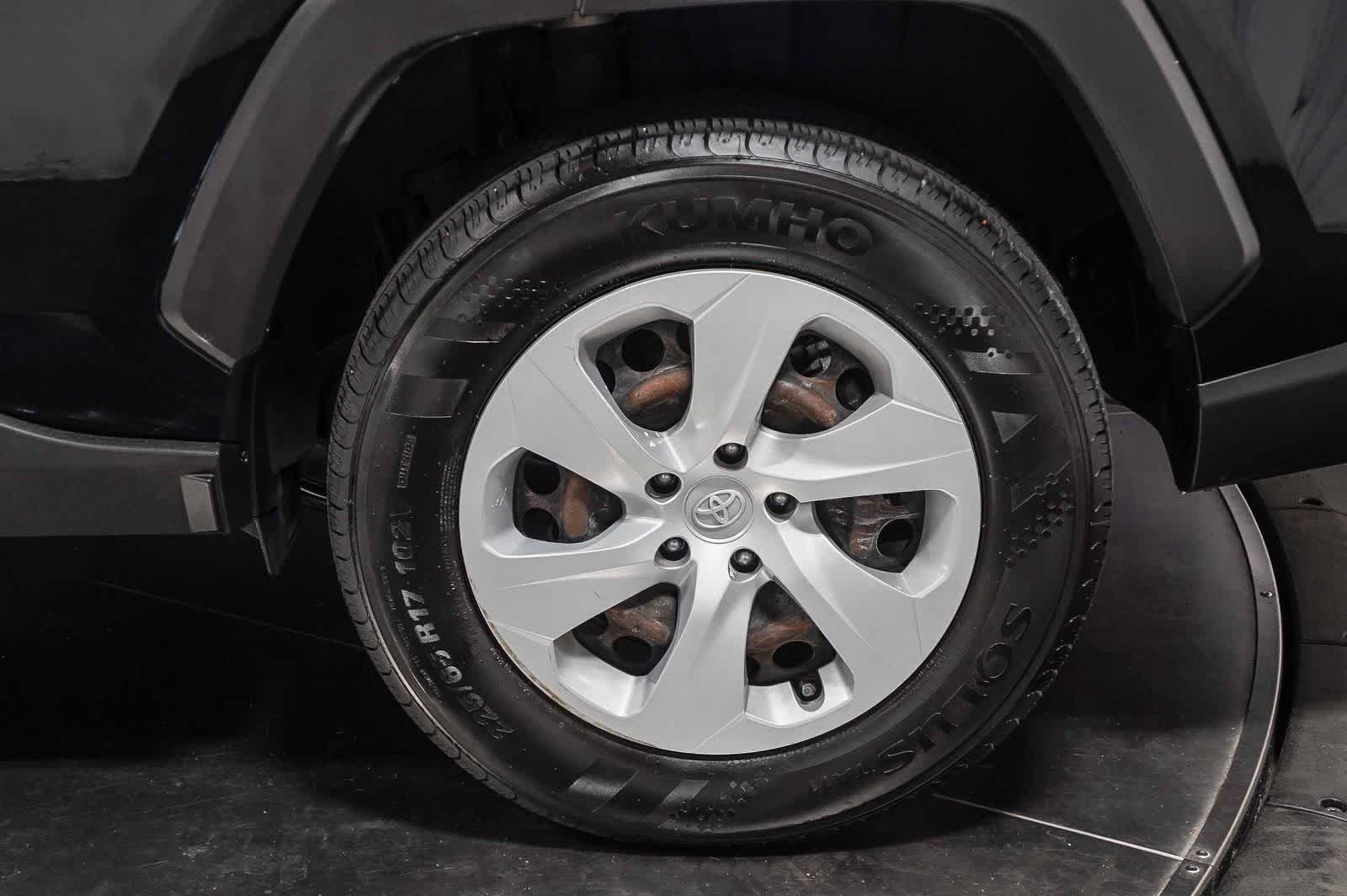 Toyota RAV4 LE 2019