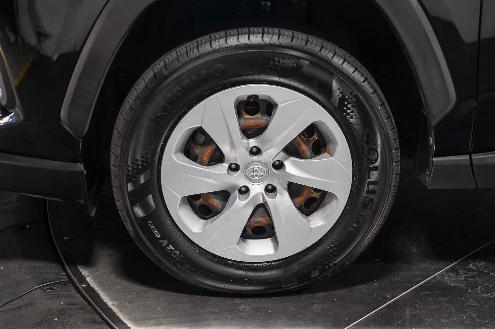 Toyota RAV4 LE 2019
