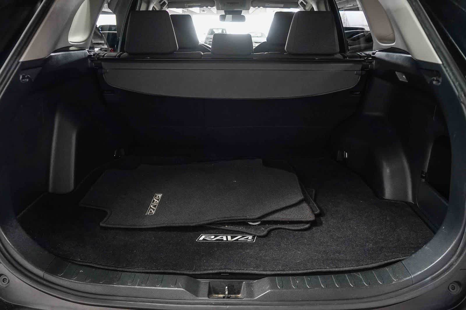 Toyota RAV4 LE 2019
