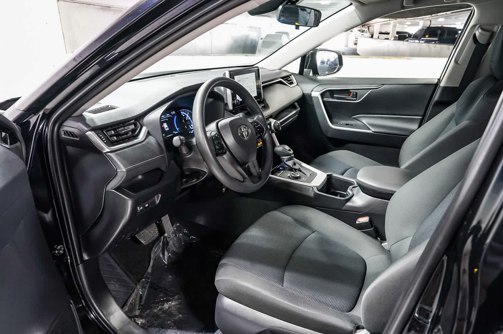 Toyota RAV4 Hybrid LE 2025