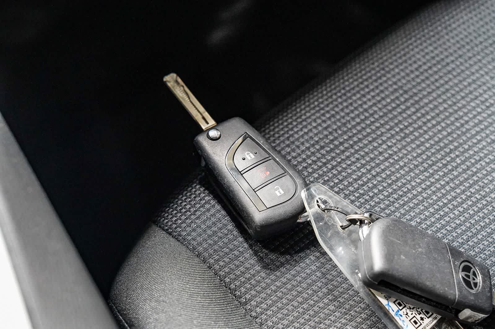 Toyota RAV4 Hybrid LE 2025