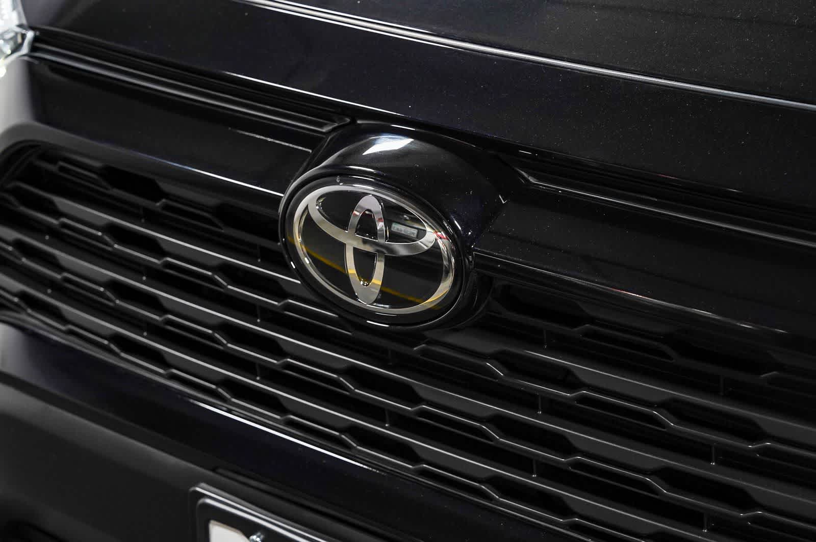 Toyota RAV4 Hybrid LE 2025