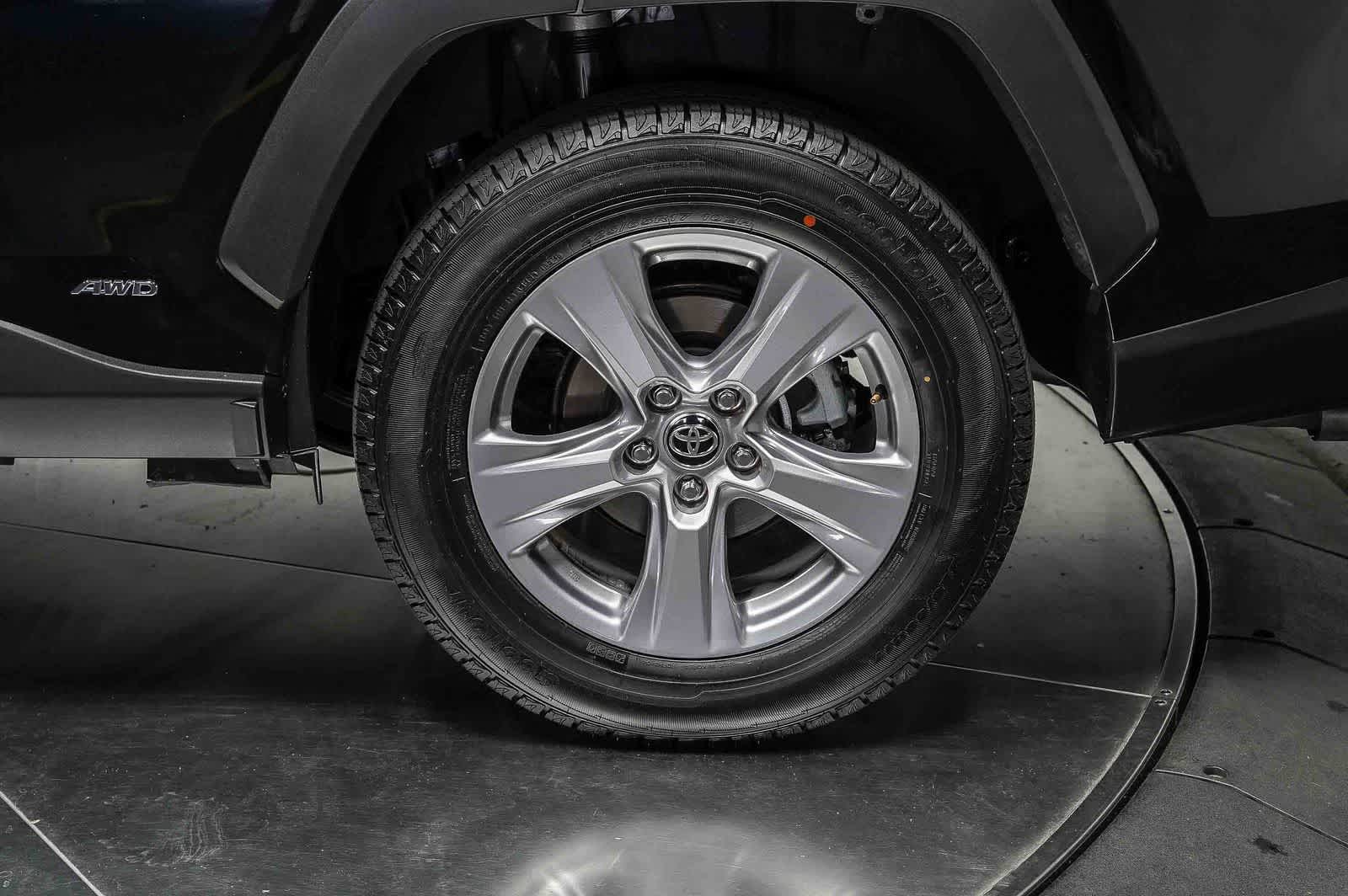 Toyota RAV4 Hybrid XLE 2025