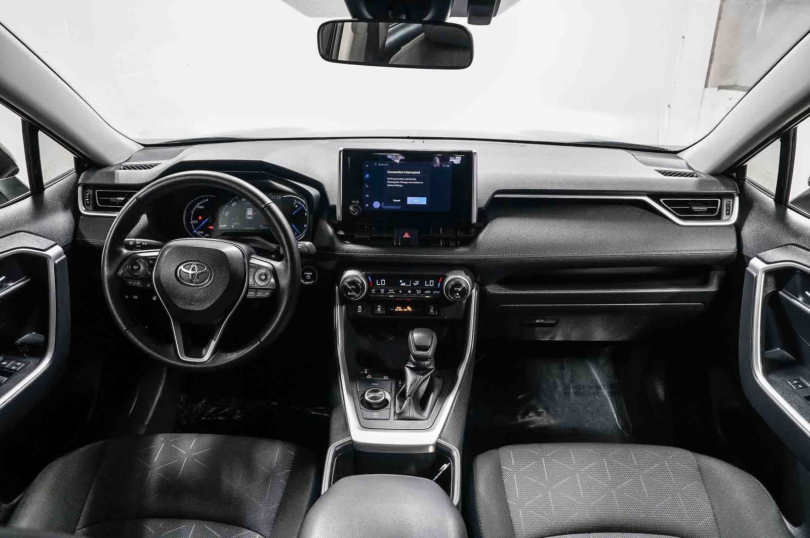 Toyota RAV4 Hybrid XLE 2025