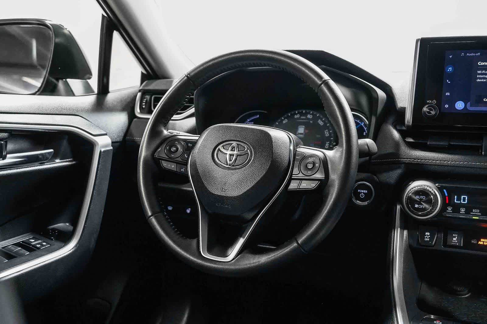 Toyota RAV4 Hybrid XLE 2025