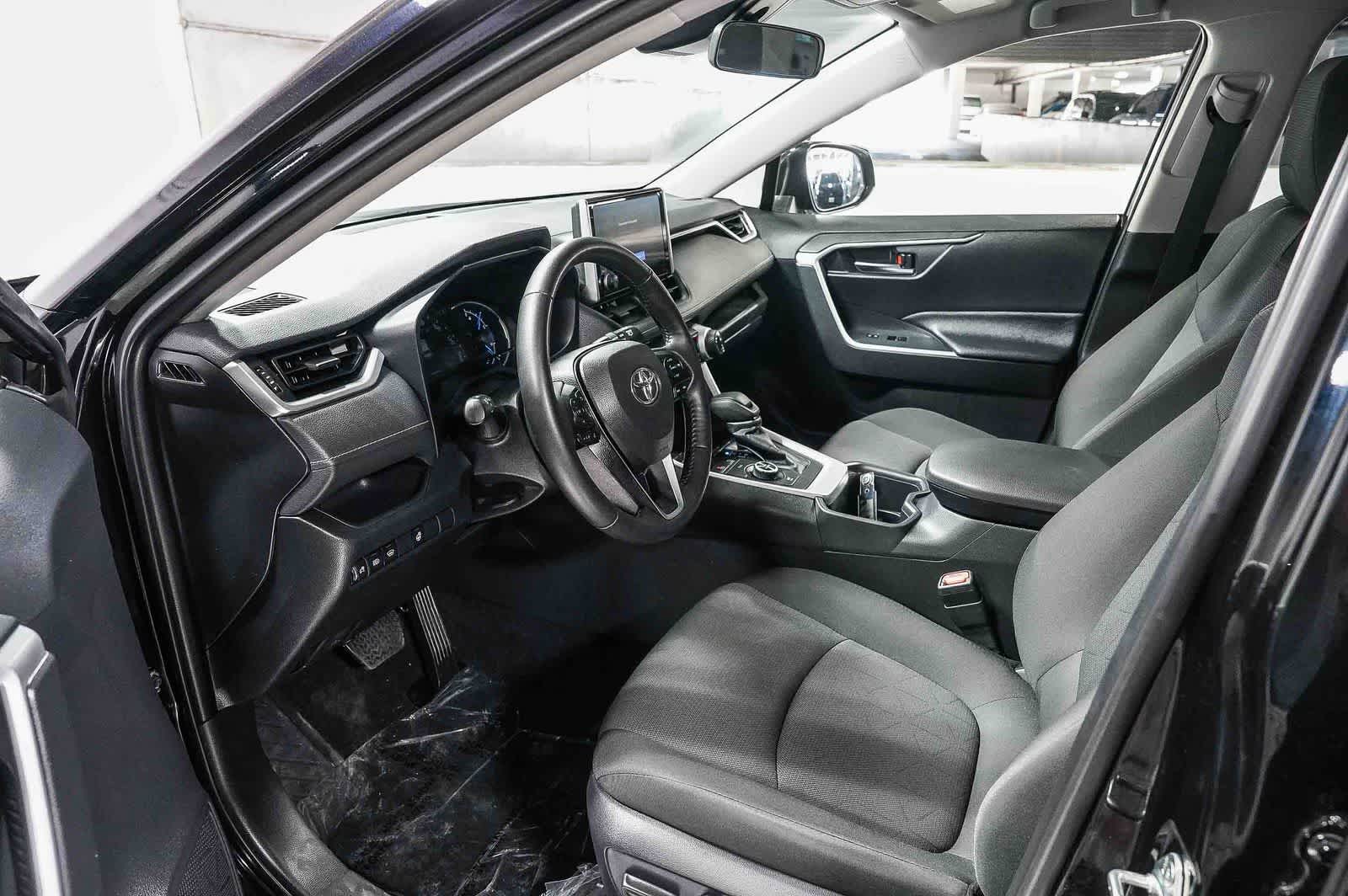Toyota RAV4 Hybrid XLE 2025