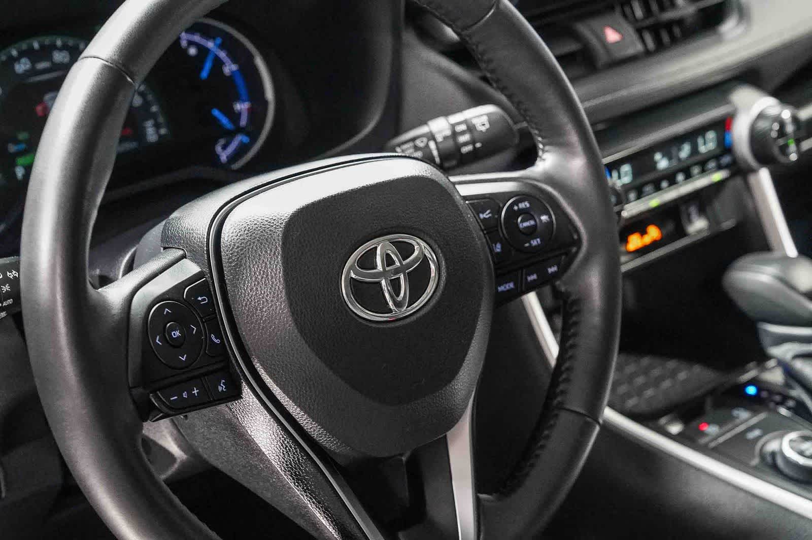 Toyota RAV4 Hybrid XLE 2025
