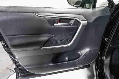 Toyota RAV4 Hybrid XLE 2025