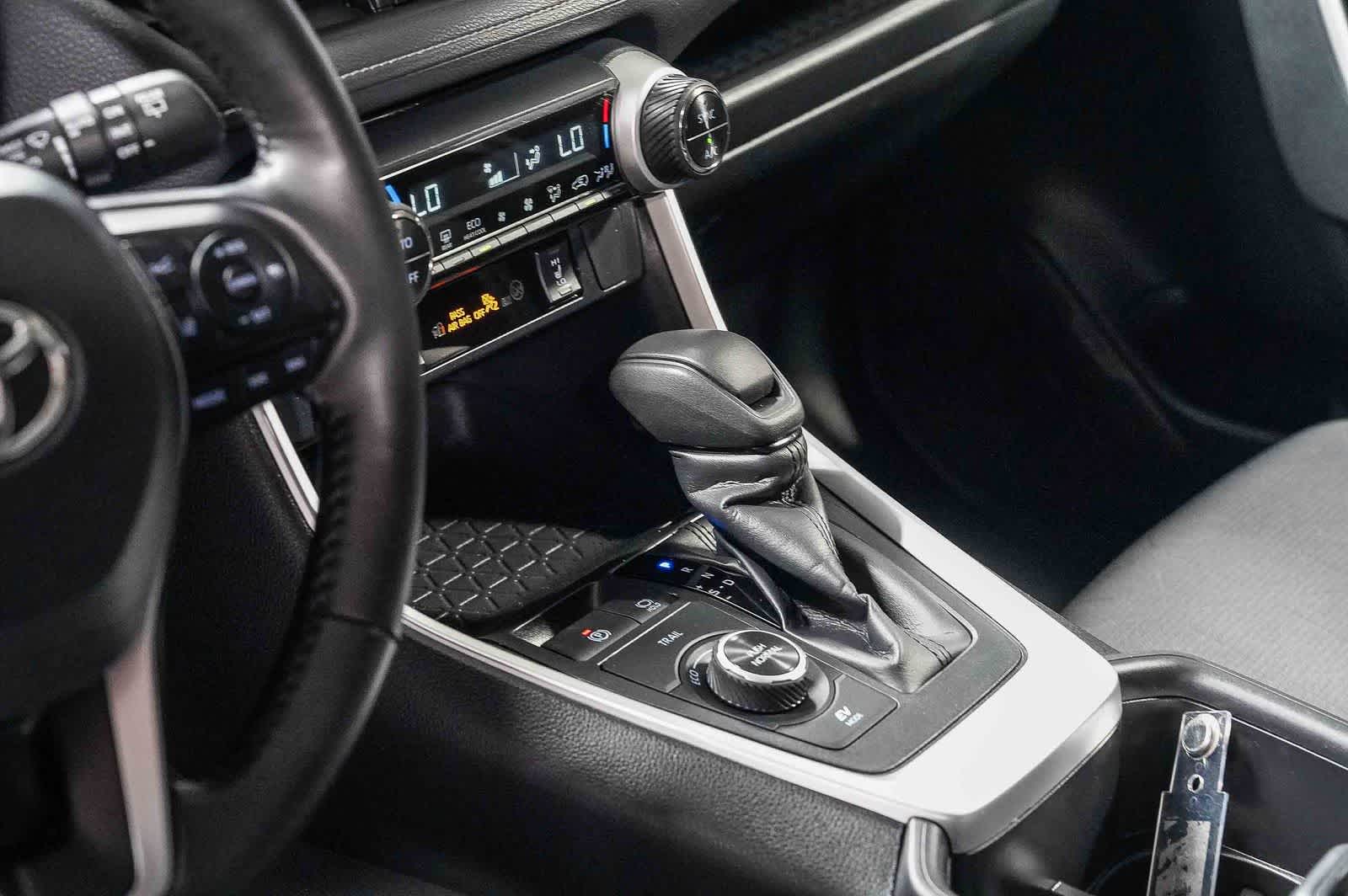 Toyota RAV4 Hybrid XLE 2025