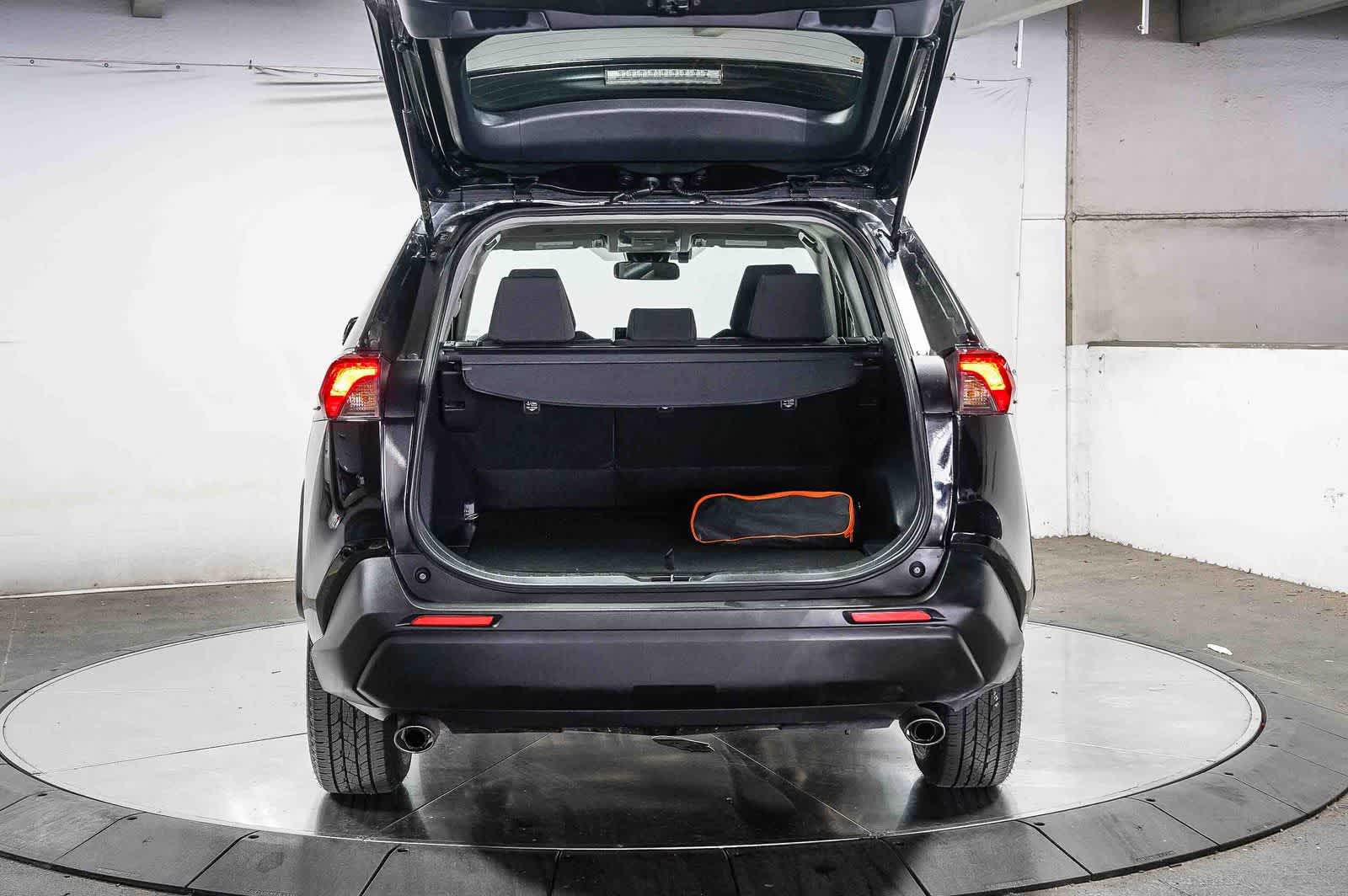 Toyota RAV4 Hybrid XLE 2025
