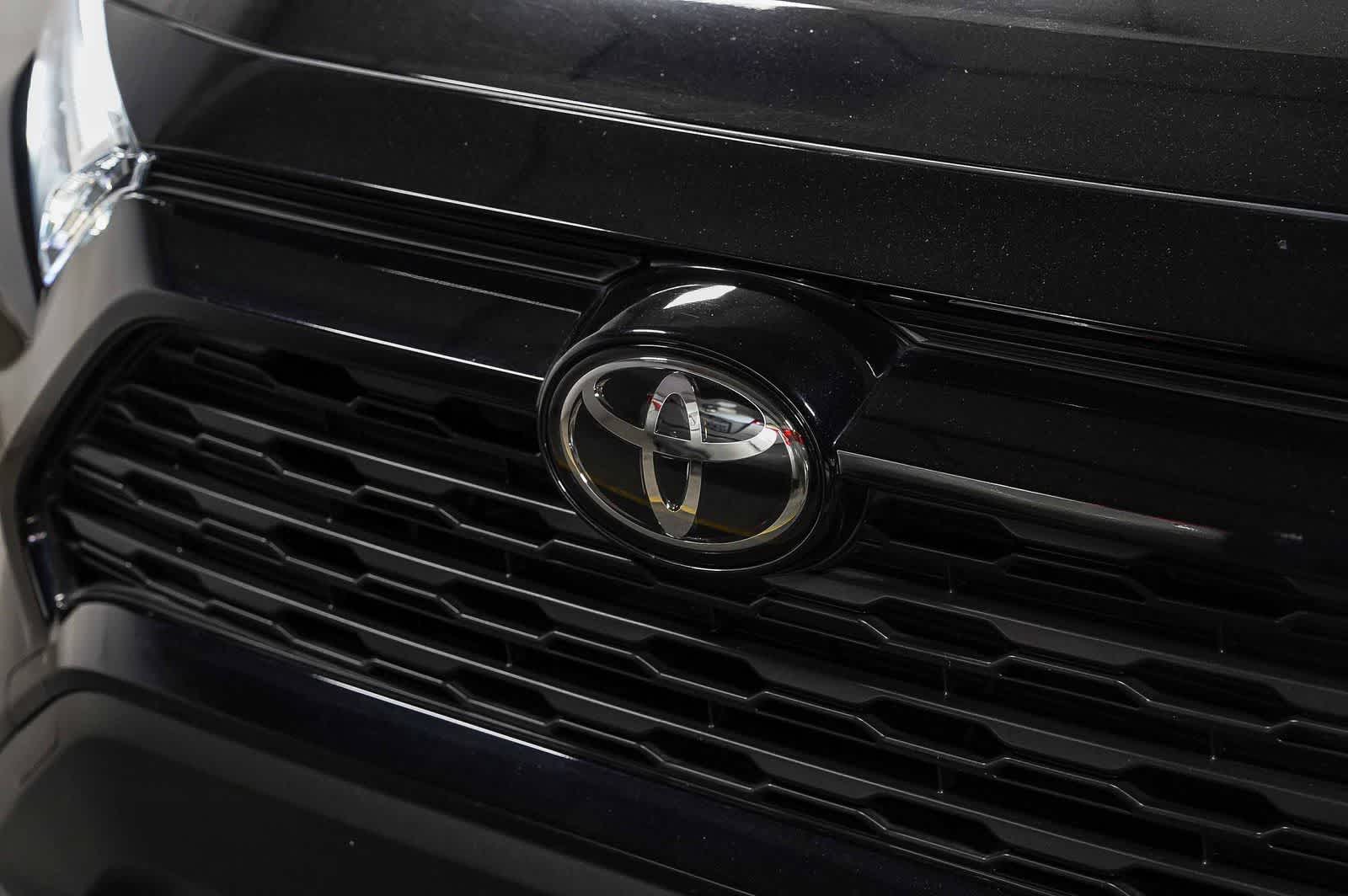 Toyota RAV4 Hybrid XLE 2025