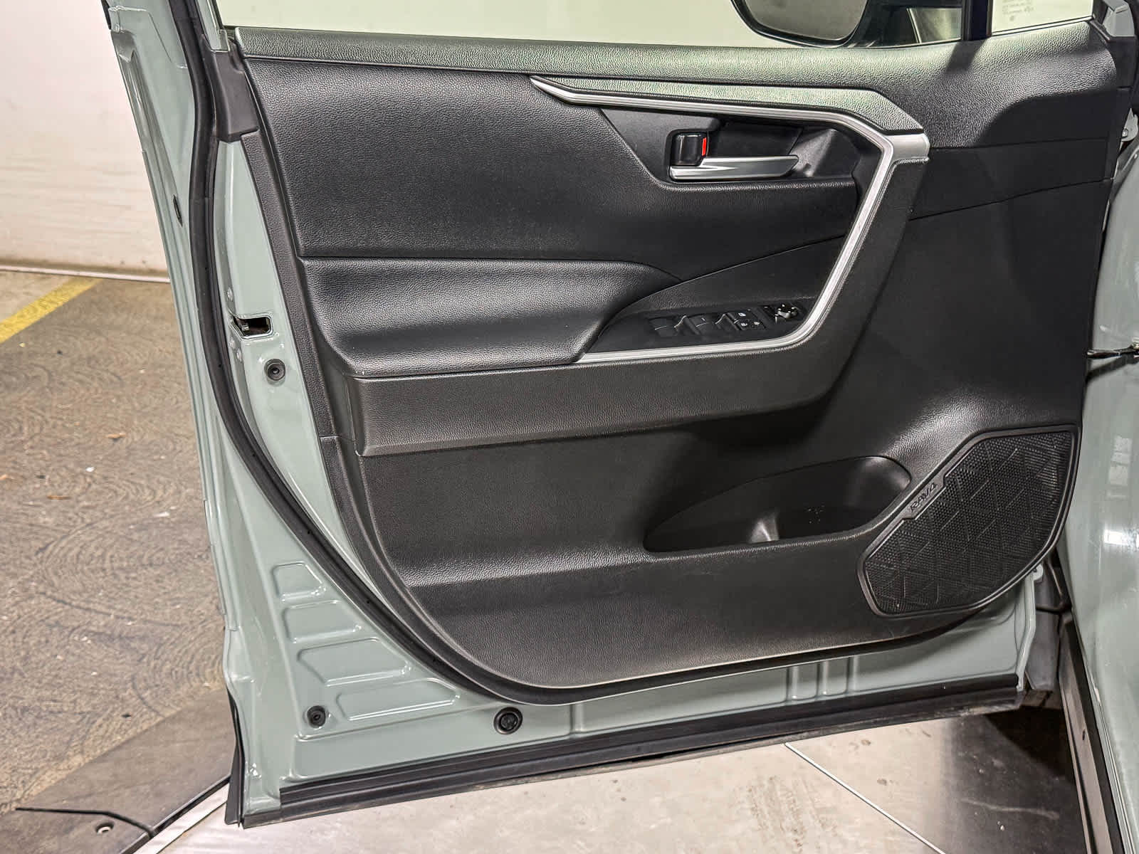 Toyota RAV4 Hybrid XLE 2020