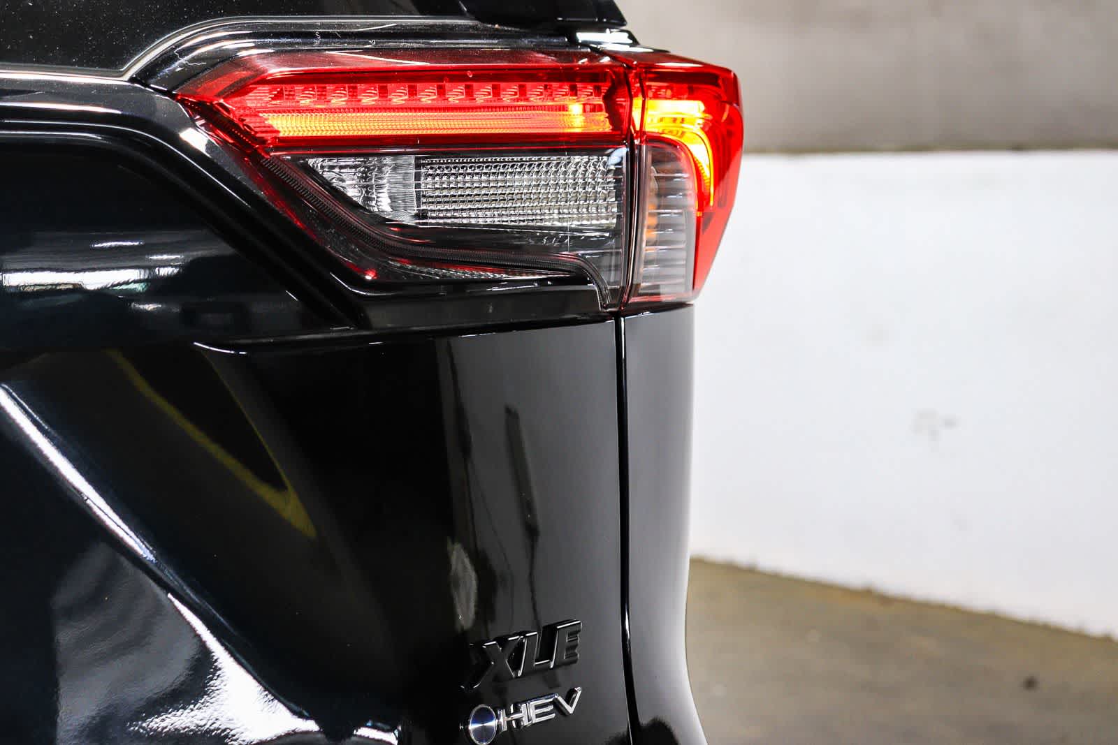 Toyota RAV4 Hybrid XLE 2025