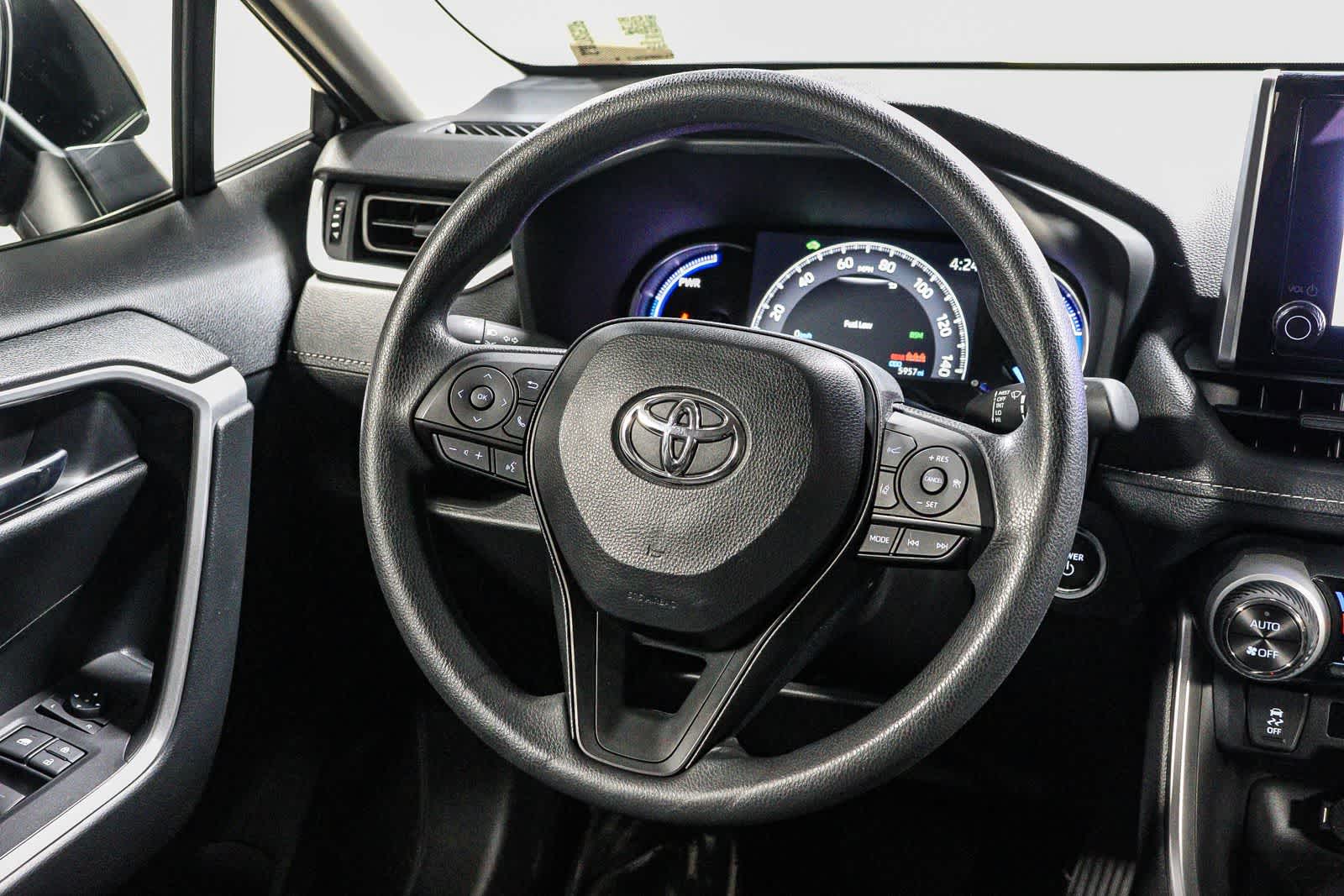 Toyota RAV4 Hybrid XLE 2025