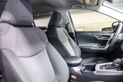 Toyota RAV4 Hybrid XLE 2025