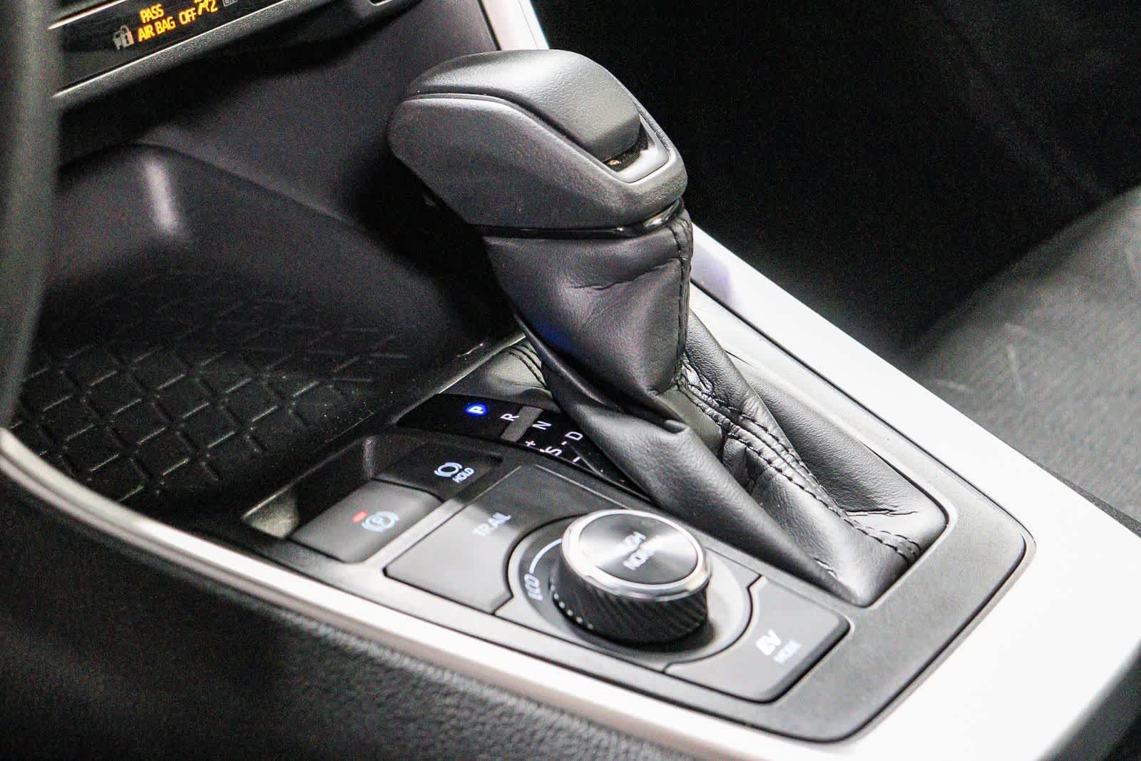 Toyota RAV4 Hybrid XLE 2025