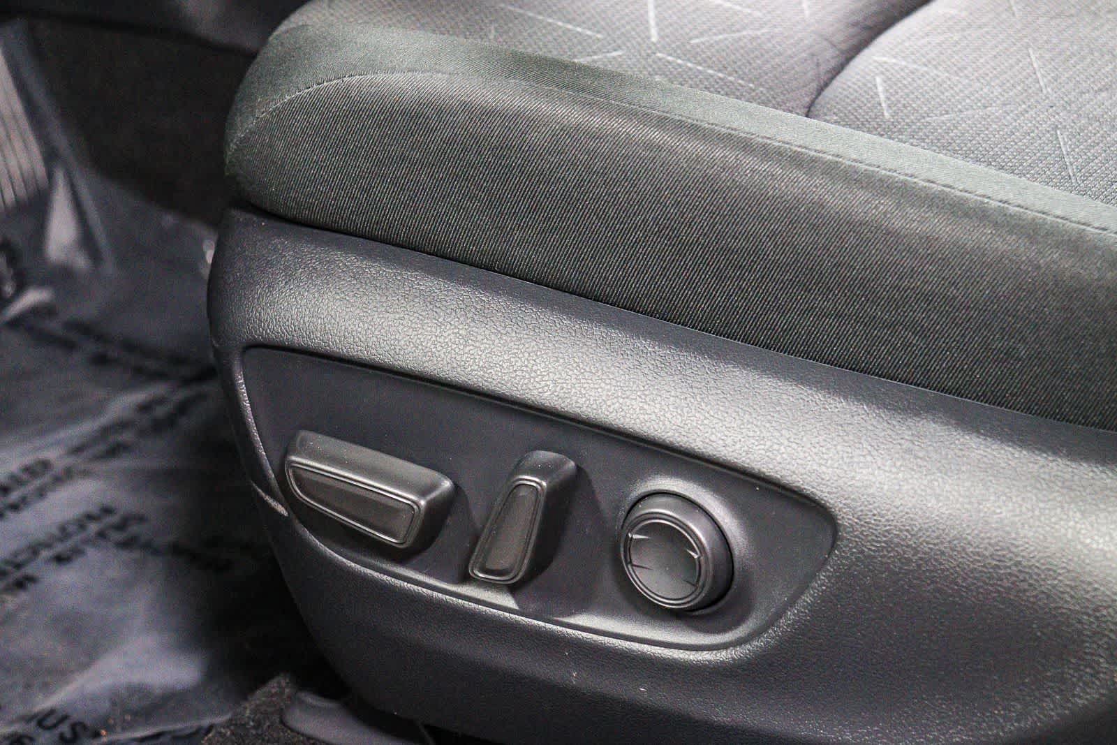 Toyota RAV4 Hybrid XLE 2025