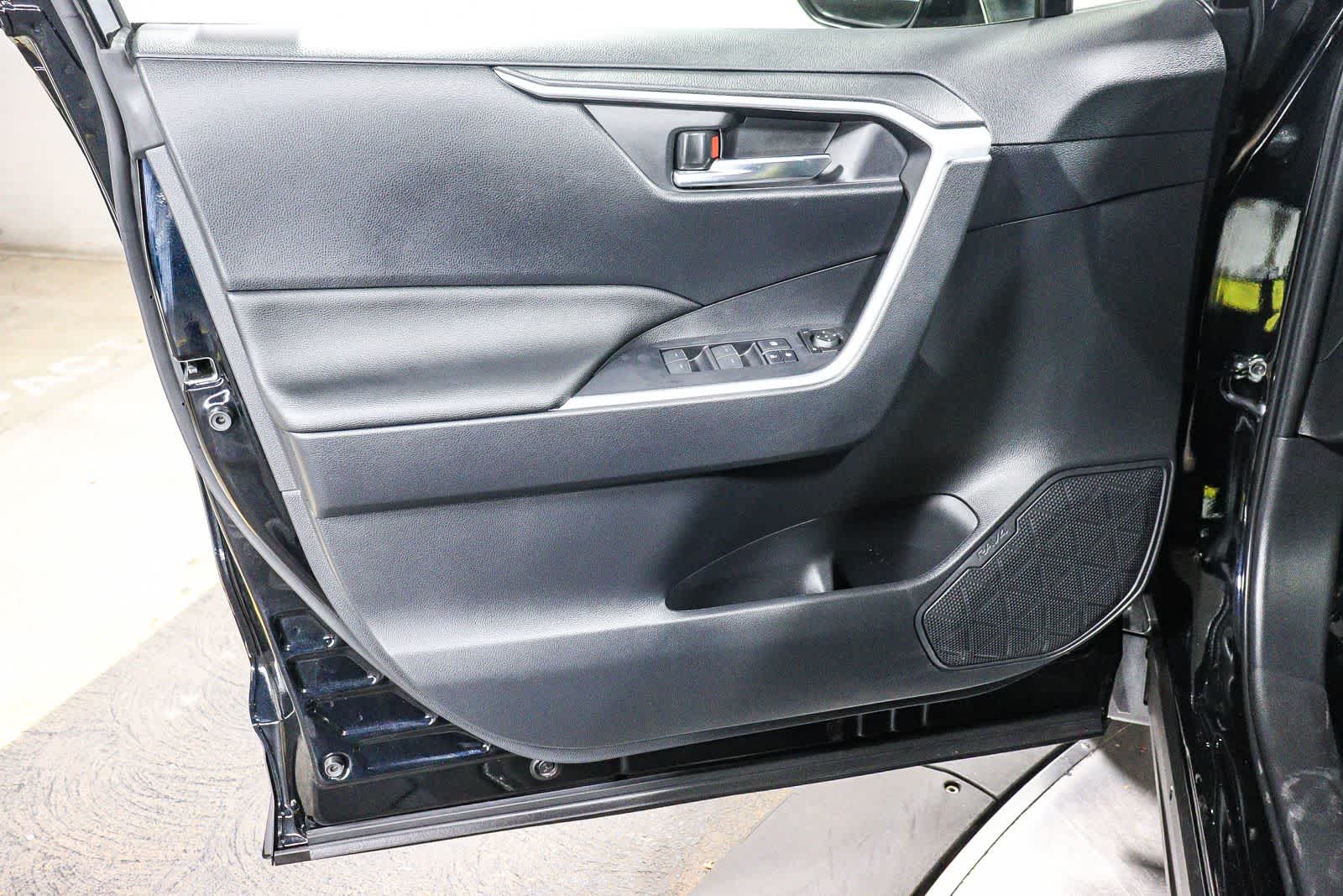 Toyota RAV4 Hybrid XLE 2025