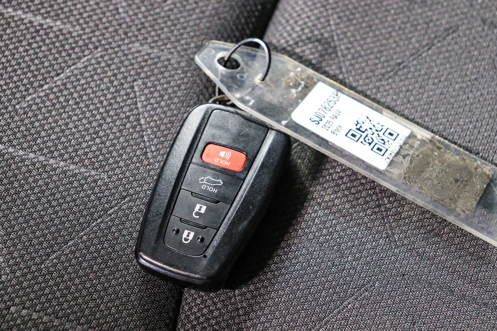 Toyota RAV4 Hybrid XLE 2025